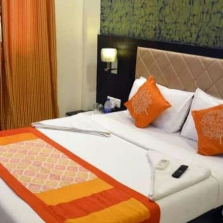 Hotel Avenue Near T-2 International Airport Mumbai Bagian luar foto