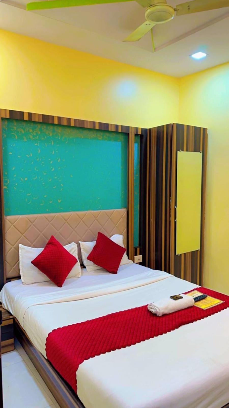 Hotel Avenue Near T-2 International Airport Mumbai Bagian luar foto