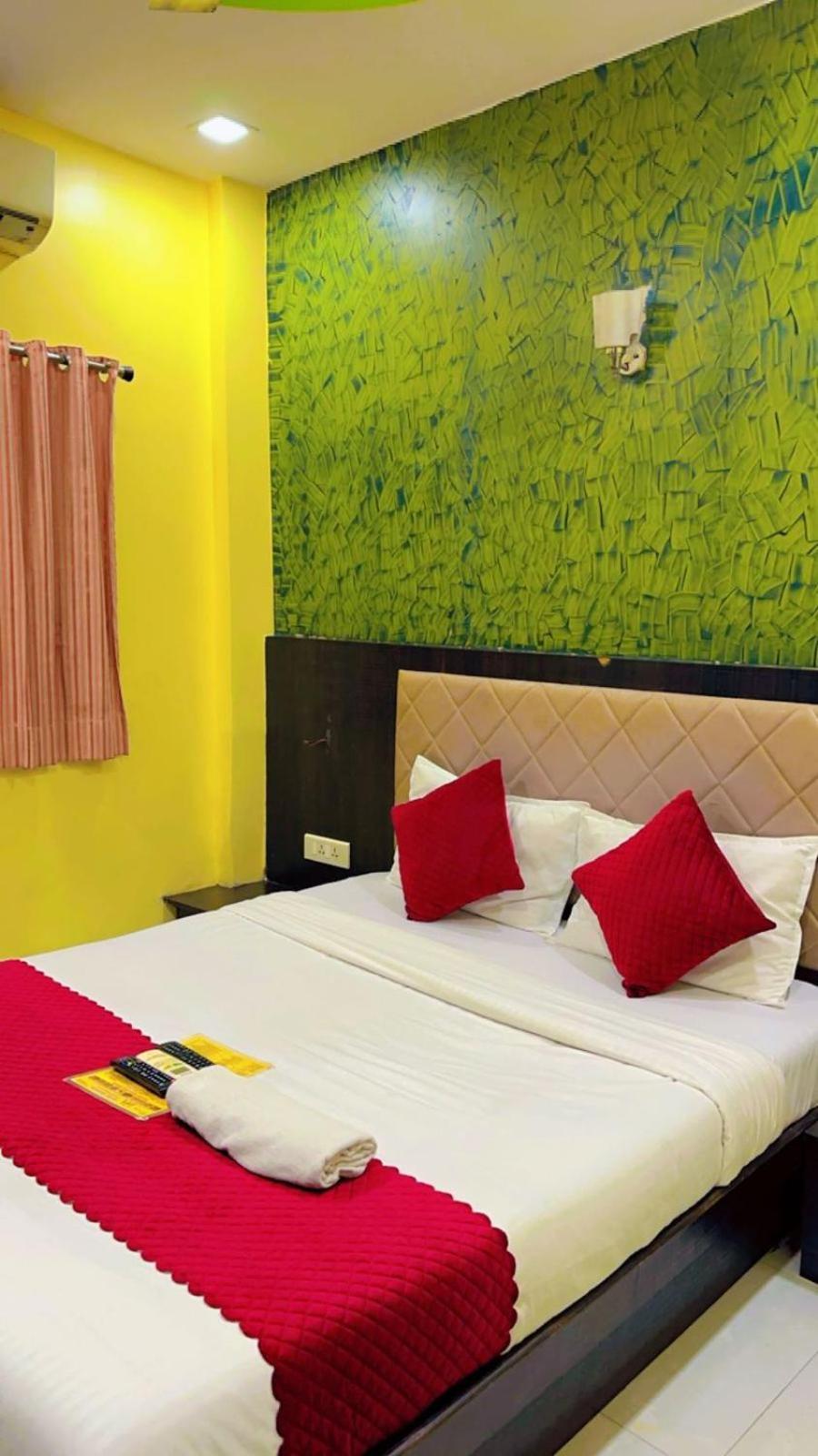Hotel Avenue Near T-2 International Airport Mumbai Bagian luar foto